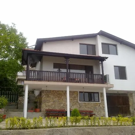 Bachvarovi Guest house
